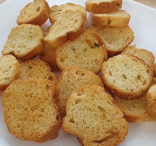 Garlic baguette/Oven-baked doughnuts