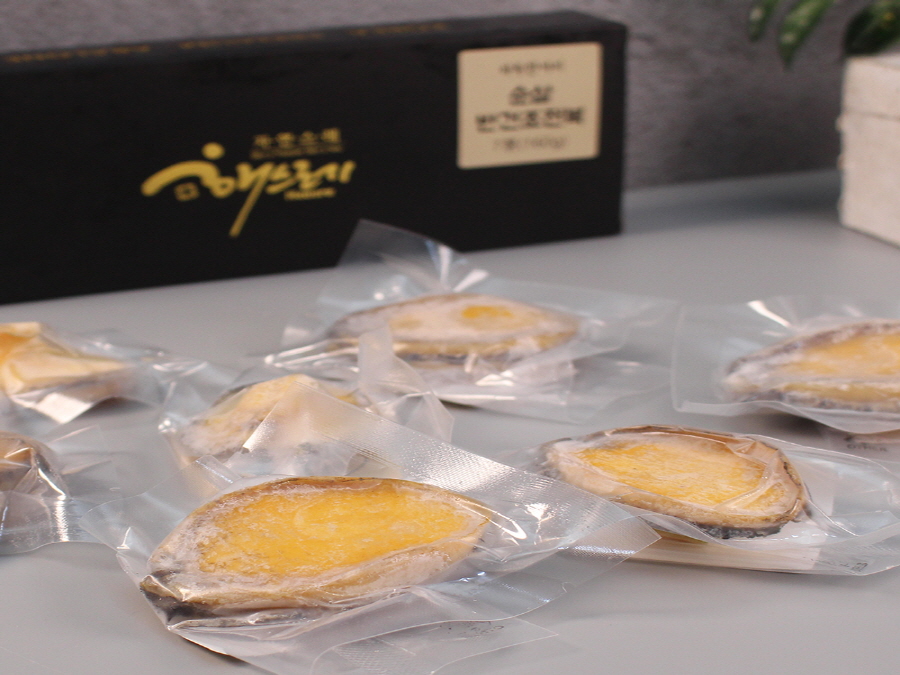 Semi-dried a gutless abalone